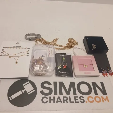 LARGE QUANTITY OF ASSORTED JEWELLERY AND ACCESSORIES