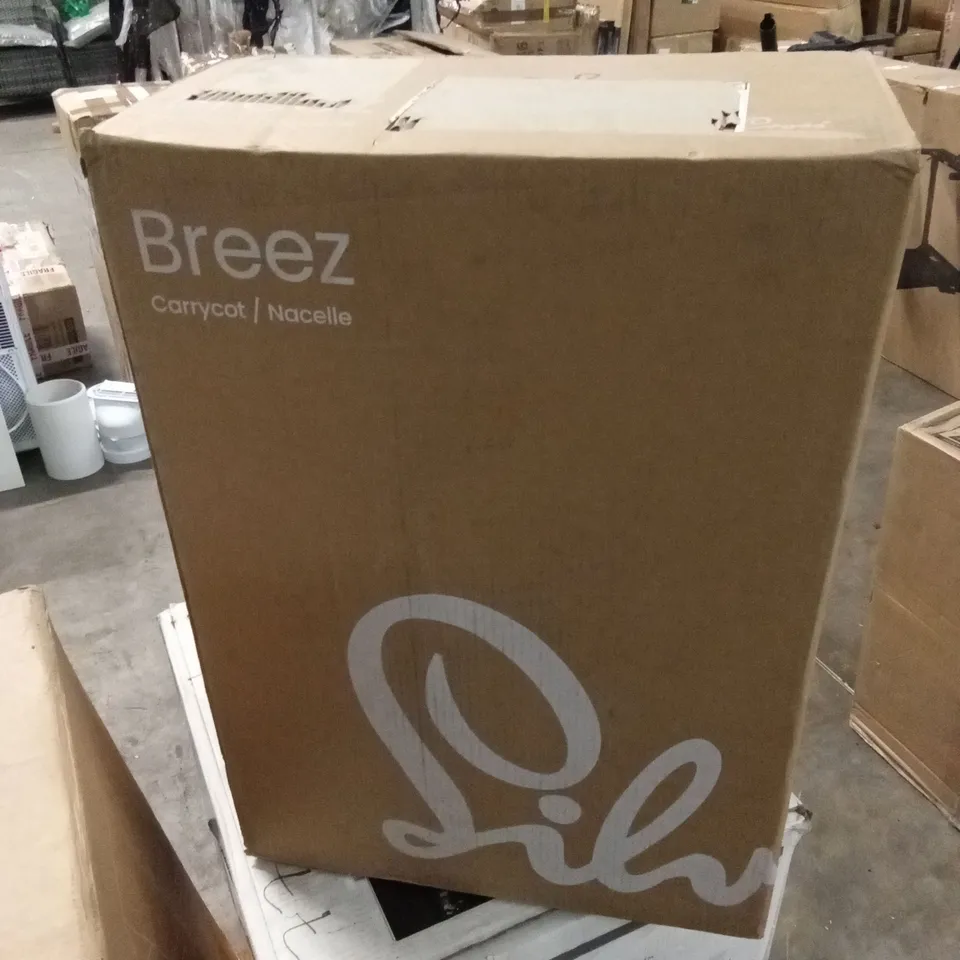 BOXED SILVER CROSS BREEZE CARRYCOT