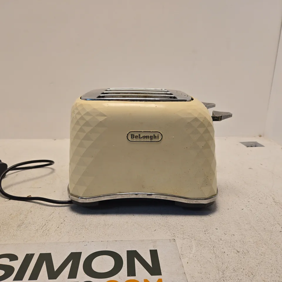 DELONGHI CREAM 4 SLICE TOASTER