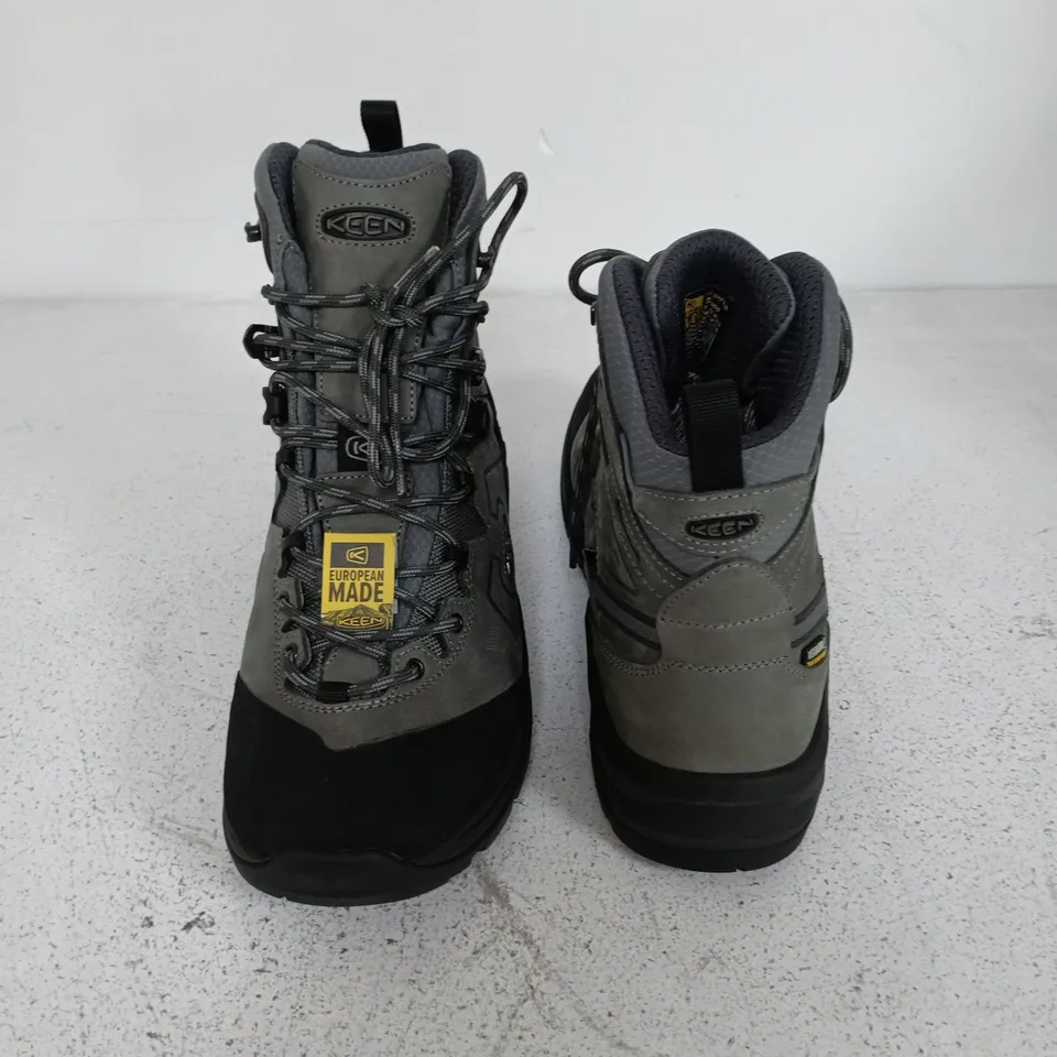 BOXED PAIR OF KEEN KARRAIG MID WP BOOTS IN GREY - UK 7