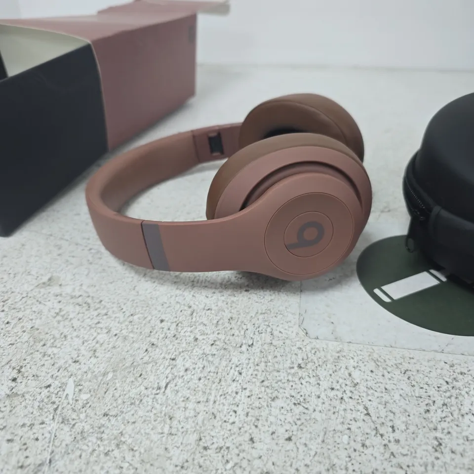 BEATS BY DRE WIRELESS HEADPHONES – PINK/ROSE GOLD