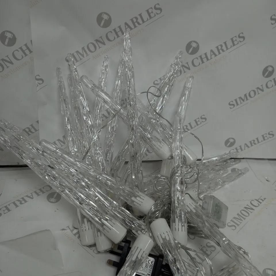 BOXED LIGHT UP ICICLE DECORATION 