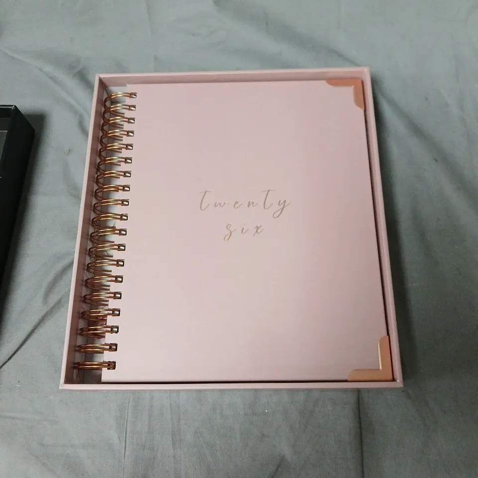 PERFECT PLANNER COMPANY MOMENTUM LUXURY BUSINESS & LIFESTYLE PLANNER 2026 – ELEGANCE