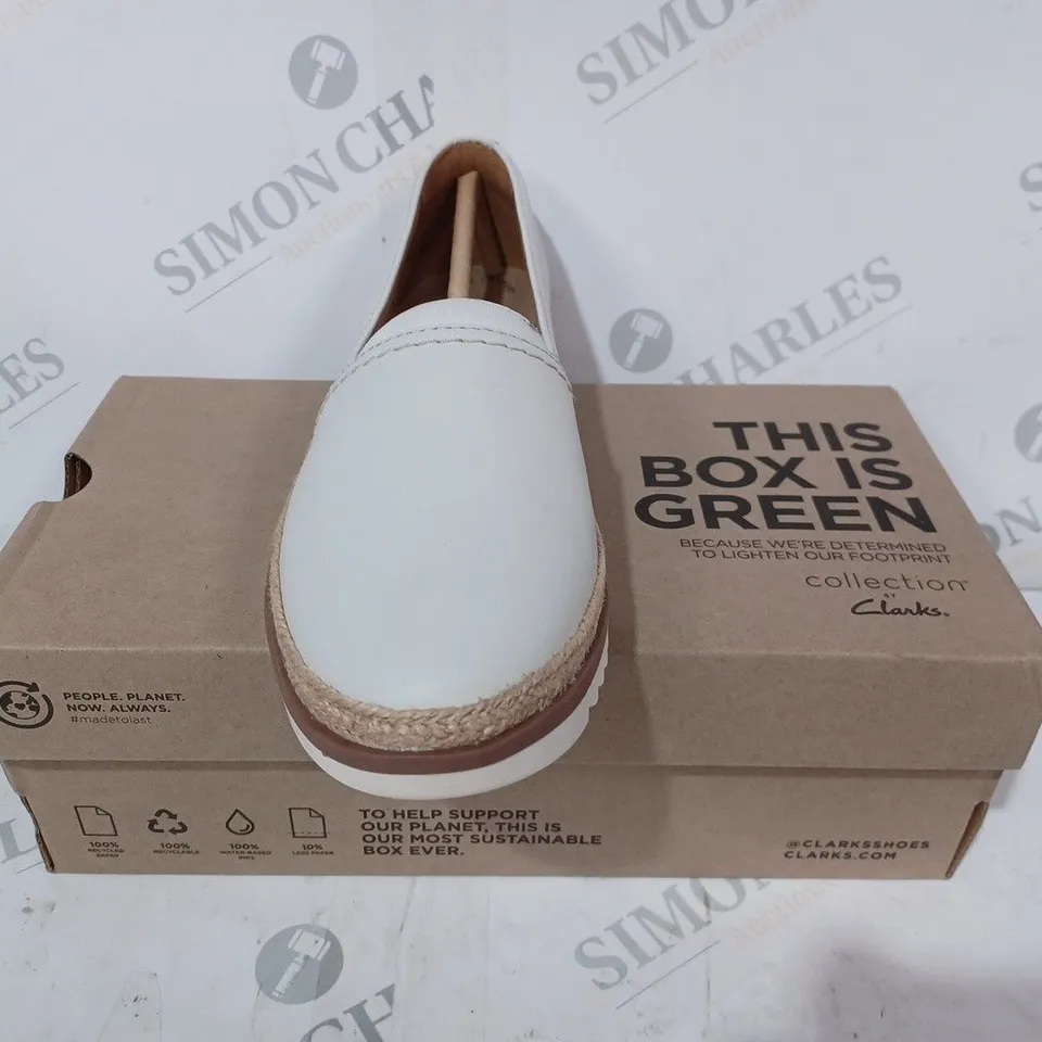 BOXED PAIR OF CLARKS SERENA PAIGE SLIP-ON SHOES IN WHITE UK SIZE 3