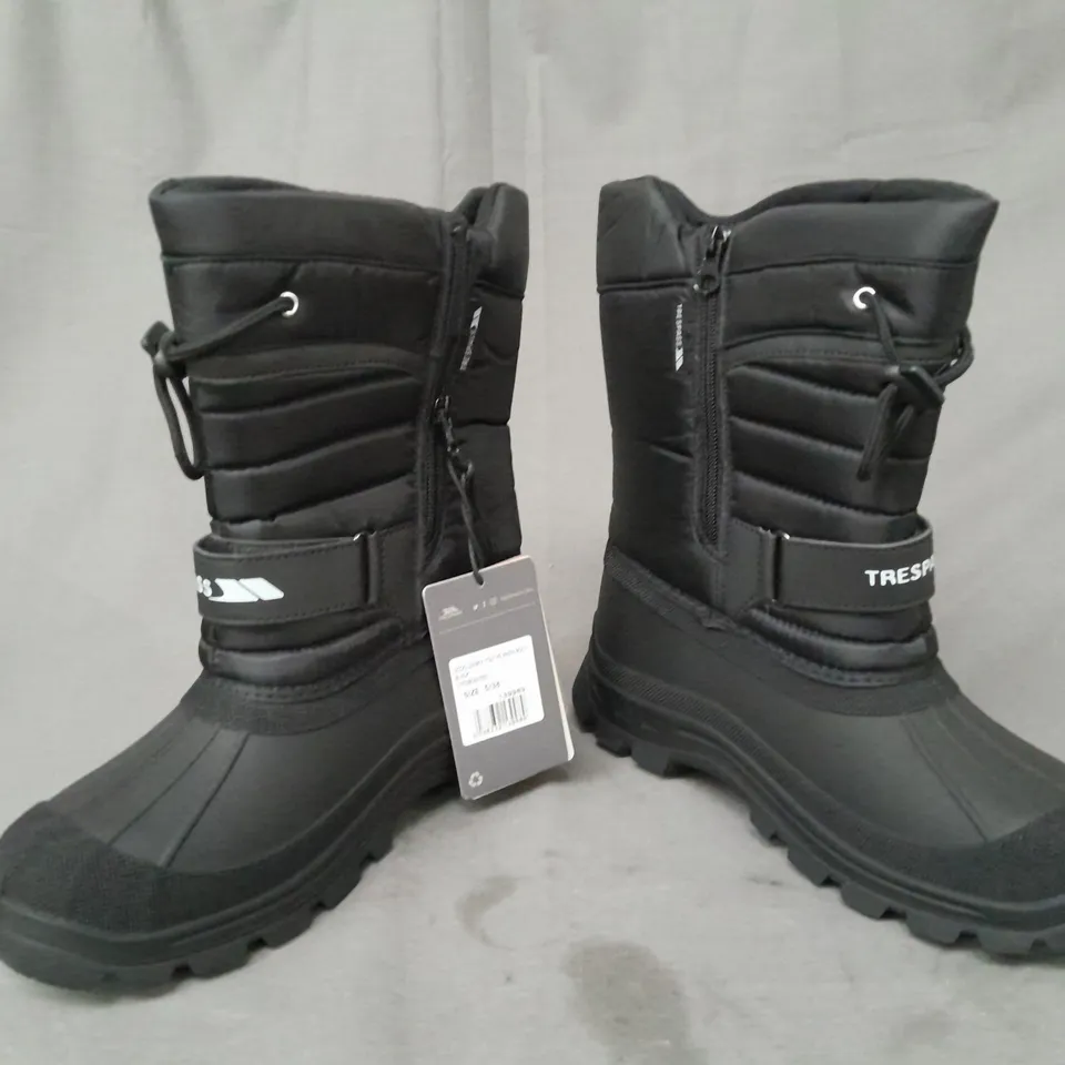 BOXED PAIR OF ADIDAS TRESPASS SNOW BOOTS IN BLACK UK SIZE 5