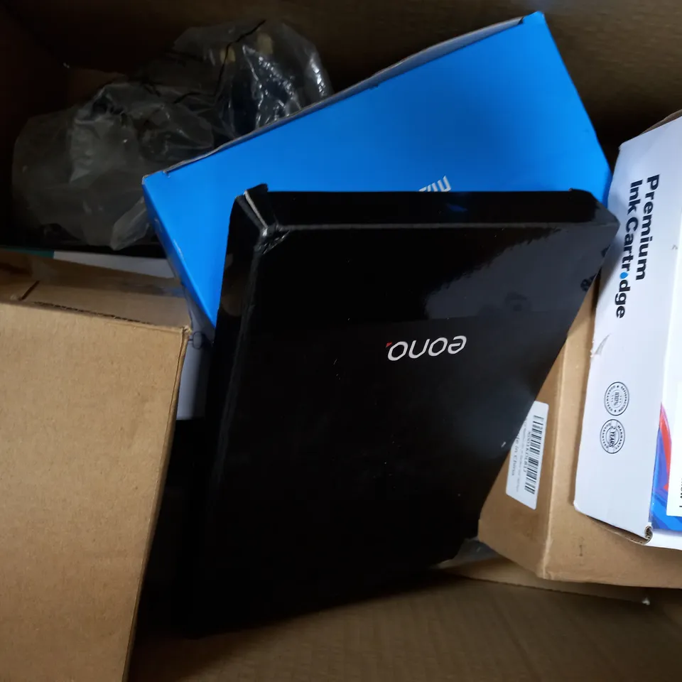 APPROXIMATELY 10 ASSORTED ITEMS TO INCLUDE E-WRITING BOARD, MP3 MUSIC PLAYER, HOT AIR BRUSH ETC. 