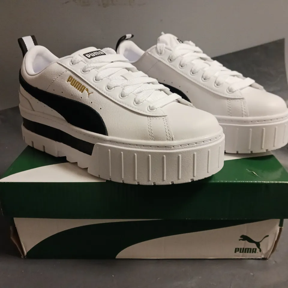 BOXED PAIR OF PUMA CHUNKY TRAINERS IN WHITE UK SIZE 4