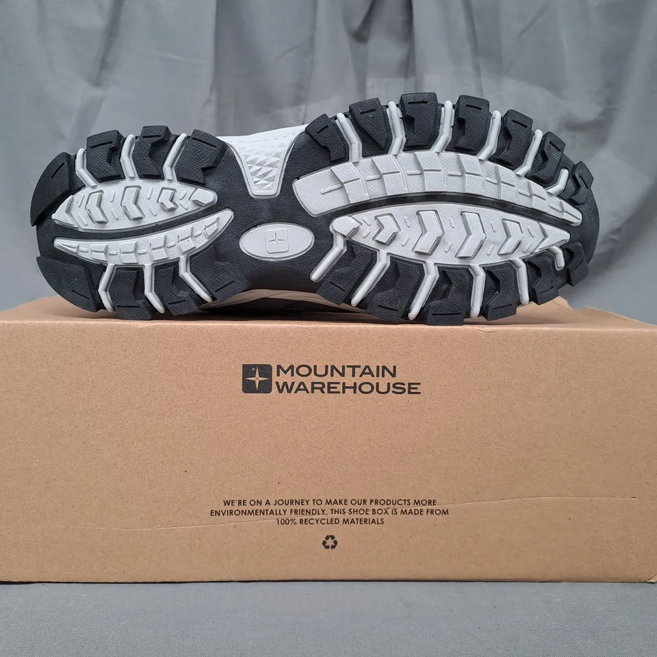 BOXED PAIR OF MOUNTAIN WAREHOUSE MCLEOD WOMENS WIDE FIT WALKING SHOES IN GREY/LILAC UK SIZE 5