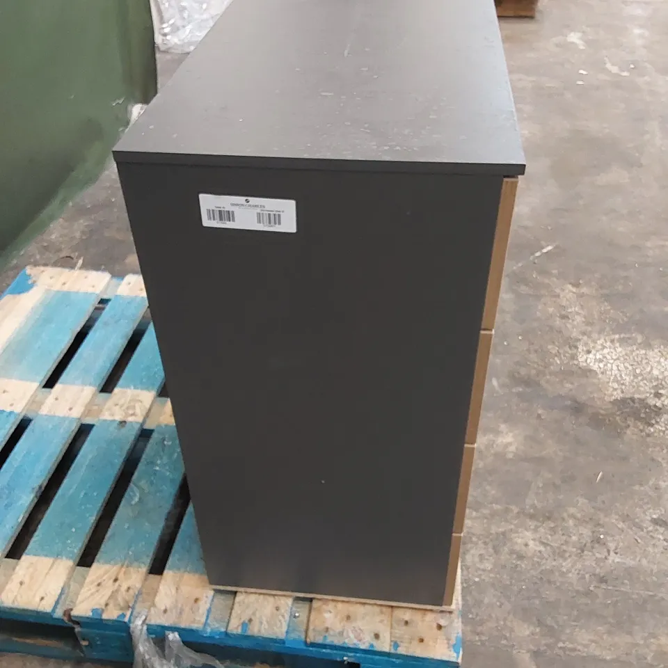 DESIGNER 4-DRAWER CHEST OF DRAWERS IN GREY 