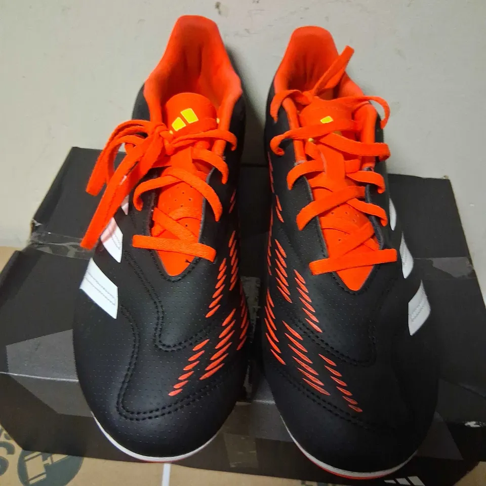 BOXED ADIDAS PREDATOR CLUB FXG SIZE 8.5
