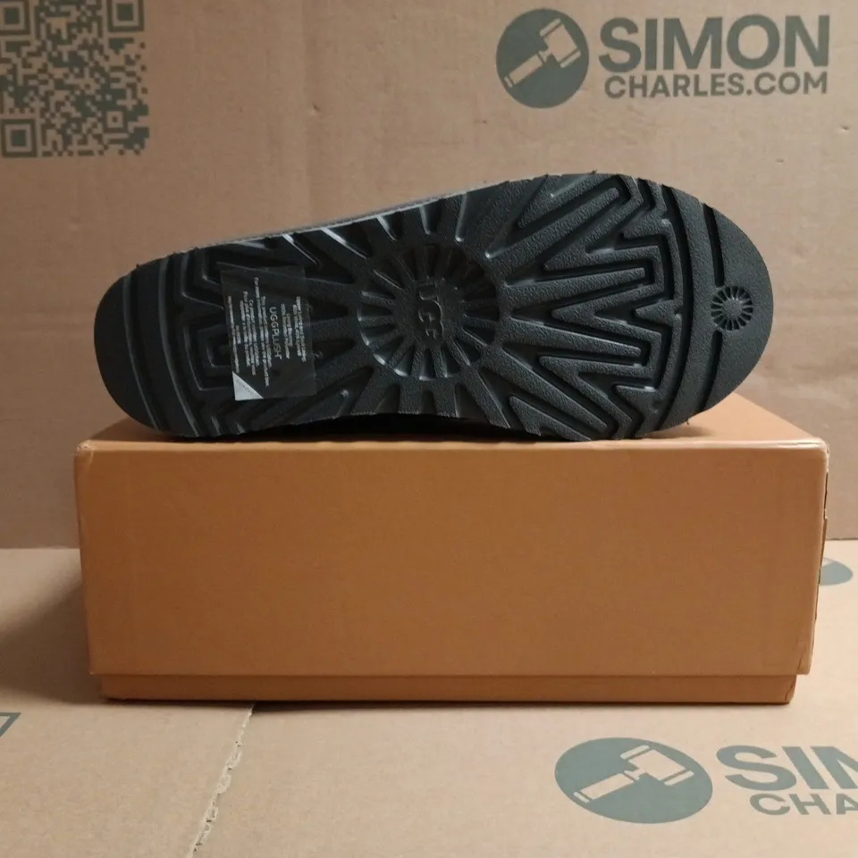 BOXED PAIR OF UGG PALACE TASMAN LOONEY TUNES SHOES IN BLACK SIZE UK 7