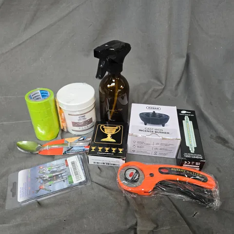 APPROXIMATELY 15 ASSORTED HOUSEHOLD ITEMS TO INCLUDE PROLITELINEAR LED, ROTARY CUTTER, SPRAY BOTTLE, ETC