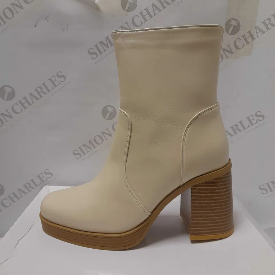 DESIGNER WOODEN STYLE STACKED HEEL FAUX LEATHER ANKLE BOOTS, CREAM - SIZE 5