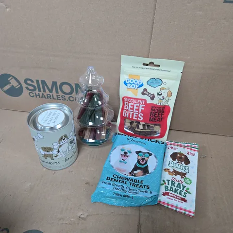 APPROXIMATELY 7 ASSORTED DOG TREATS & FOOD TO INCLUDE DENTAL STICKS, SUCCULENT BEEF BITES, CARROT & APPLE BISCUITS, ETC