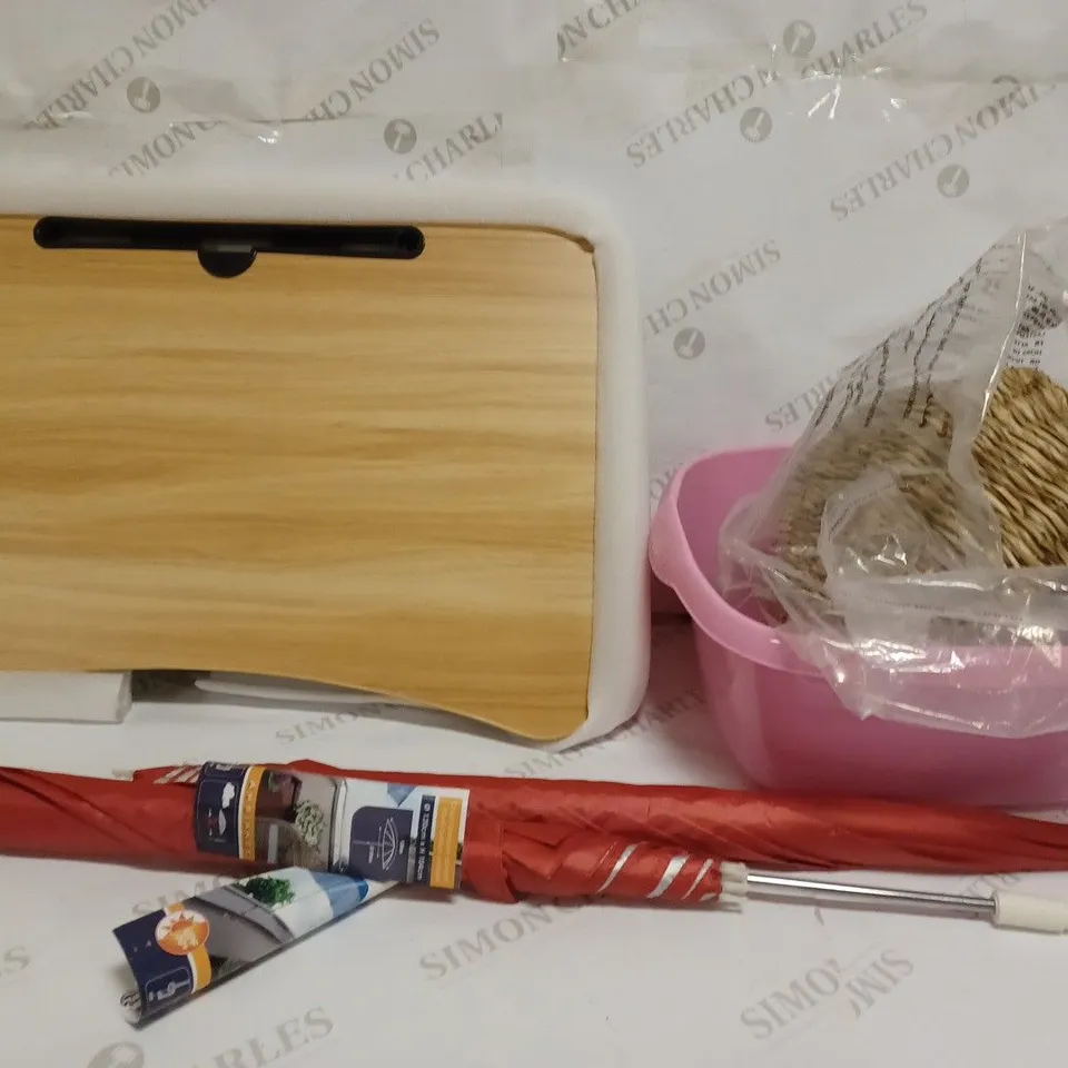 LOT TO CONTAIN APPROX 7 X HOUSEHOLD PRODUCTS, INCLUDES PARASOLS, FOLDOUT TRAY, PRINTER/CARTRIDGE PARTS, TUB ETC - COLLECTION ONLY