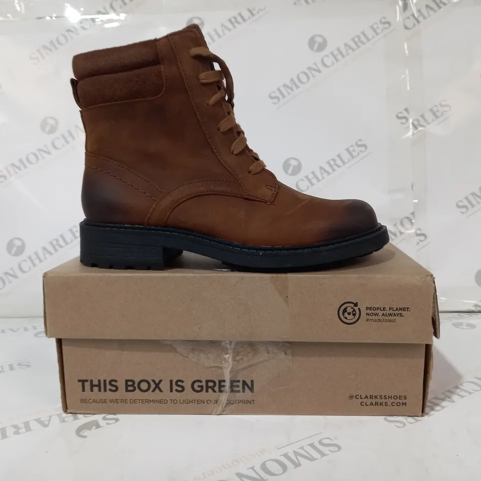 BOXED PAIR OF CLARKS ORINOCO 2 SPICE ANKLE BOOTS IN BROWN UK SIZE 4