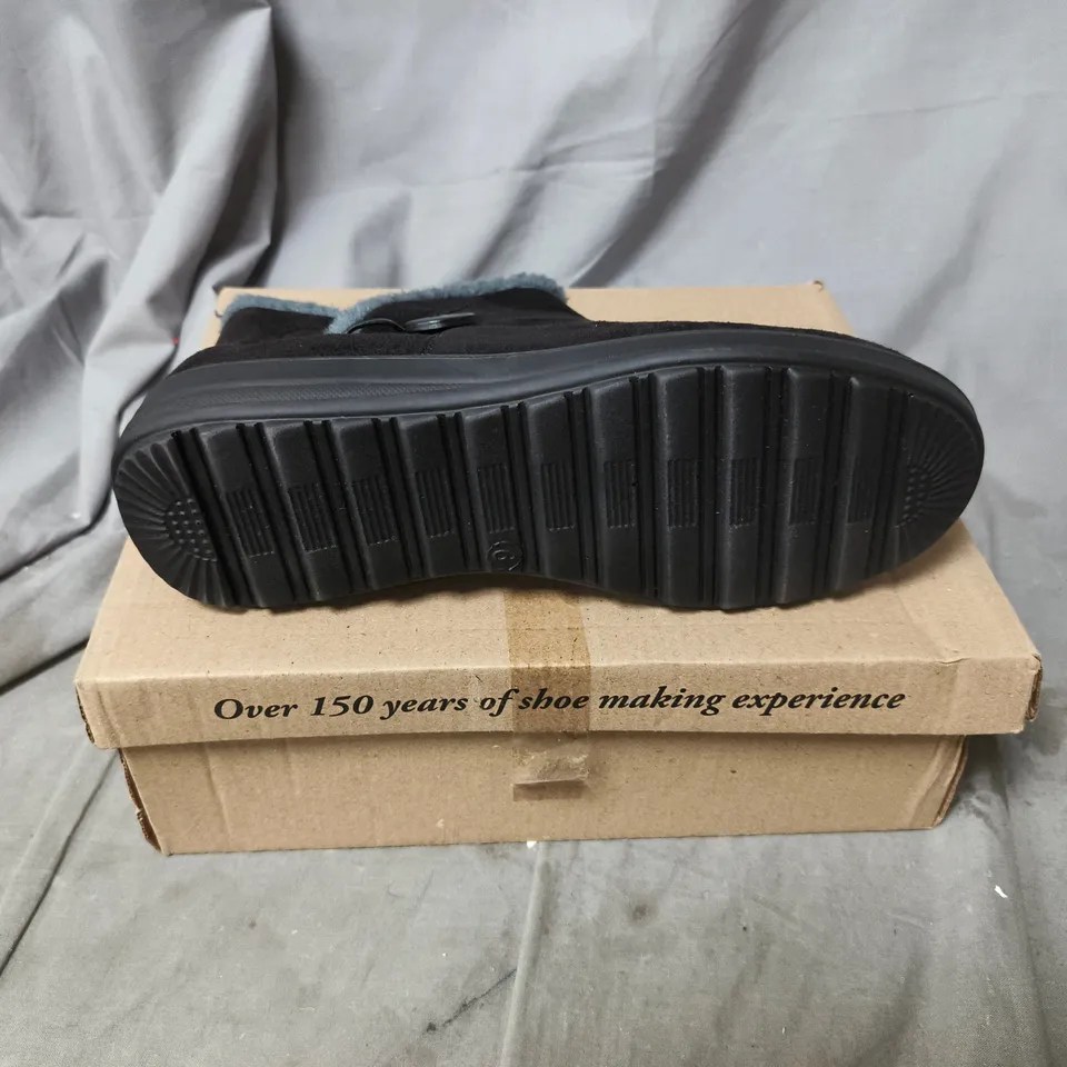 WOMEN'S BLACK SUEDE ANKLE BOOTS WITH FAUX FUR LINING – UK SIZE 6