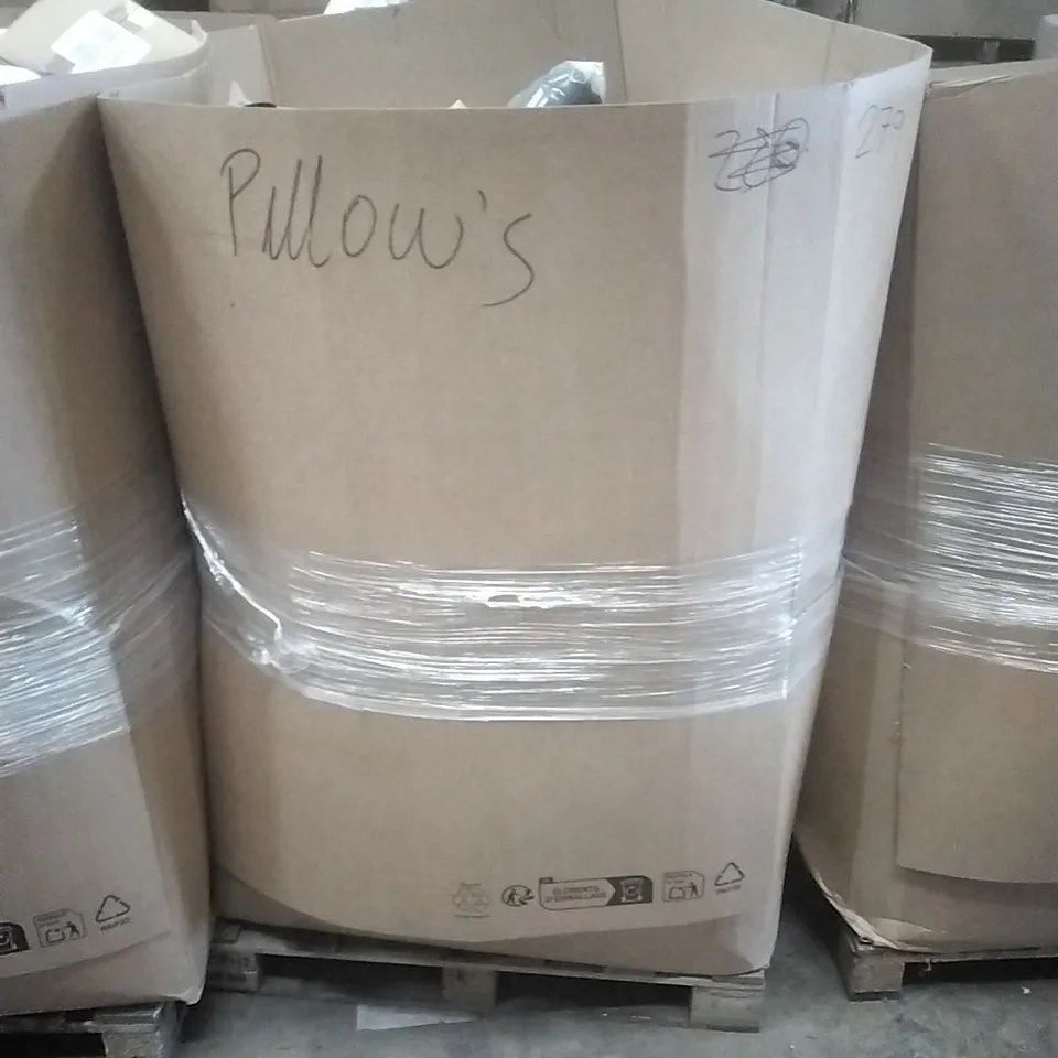 PALLET CONTAINING A LARGE QUANTITY OF; PILLOWS