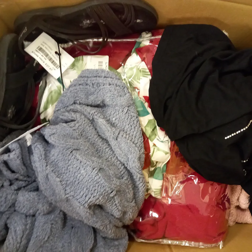 BOX OF APPROXIMATELY 10 ASSORTED HOUSEHOLD ITEMS TO INCLUDE DESIGNER NAVY JUMPER UK SIZE 14, DESIGNER STAR STUDDED TOP IN BLACK, DANNI CIGARTE TROUSERS IN BLACK, ETC