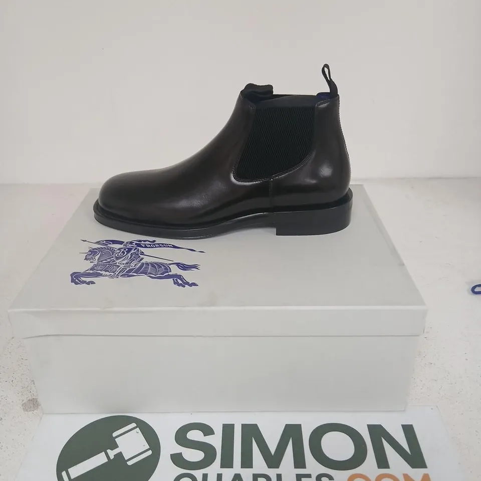 BURBERRY LEATHER CHELSEA BOOTS – BLACK, UK 8 (EU 42)