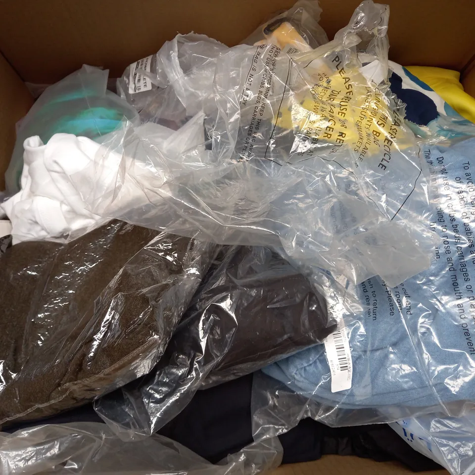 BOX OF APPROXIMATELY 25 ASSORTED CLOTHING ITEMS TO INCLUDE - HAT , BRA , SOCK ETC