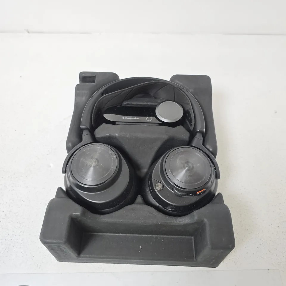 STEELSERIES ARCTIS NOVA PRO HEADPHONES