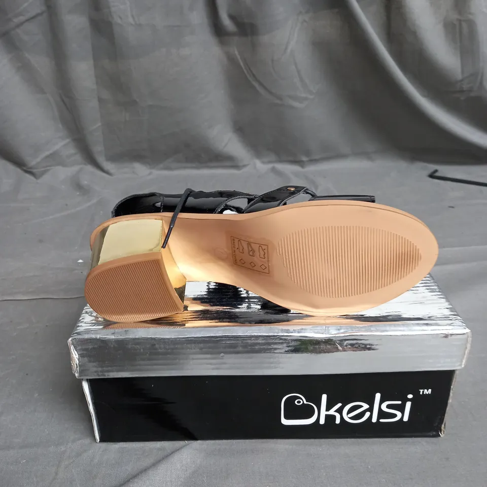 BOX OF 12 PAIRS OF KELSI STRAP HEELS IN BLACK/GOLD - VARIOUS SIZES