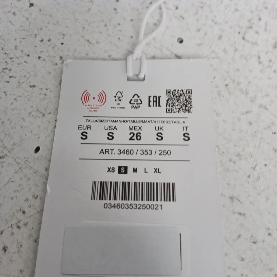 PULL & BEAR WHITE SLEEVELESS ZIP TOP – UK S