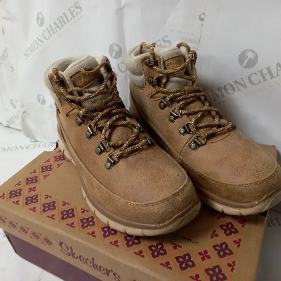 BOXED SKECHERS SYNERGY WARM TECH BOOTS, CHESTNUT - SIZE 5