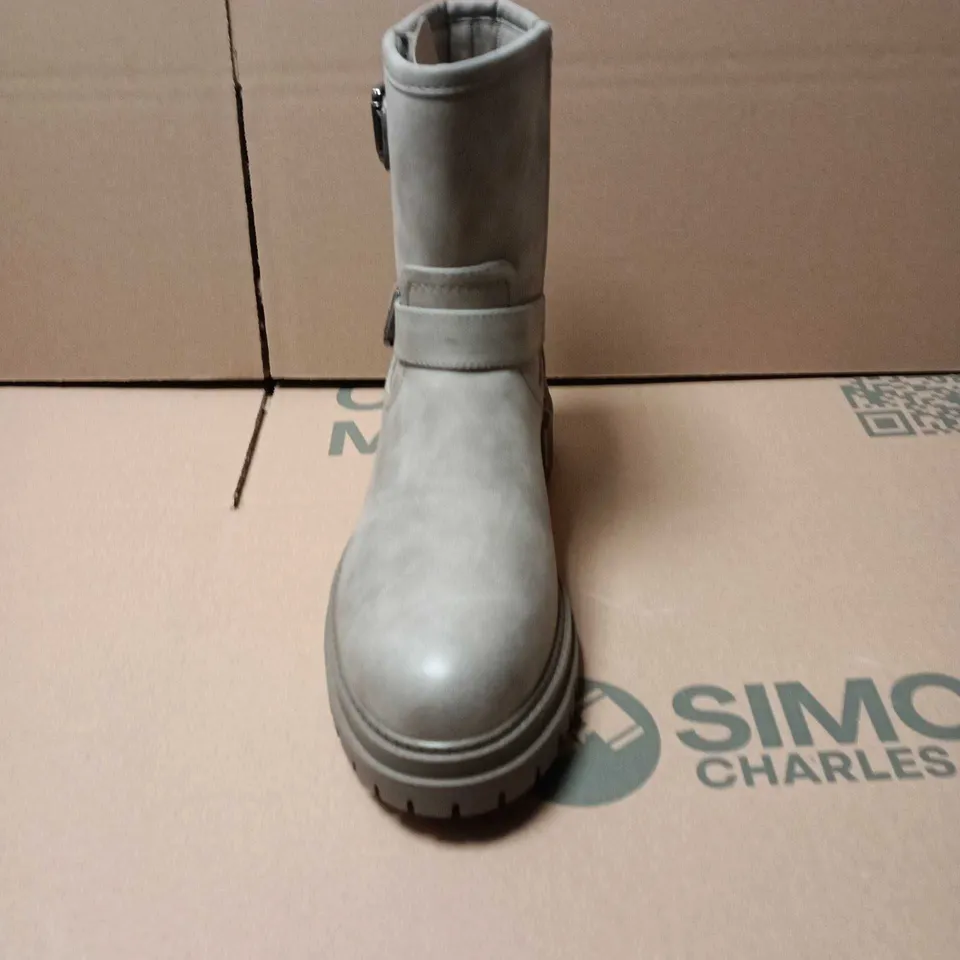 DIECHMANN GREY LEATHER MID-CALF BOOTS WITH BUCKLES AND SIDE ZIP SIZE 6