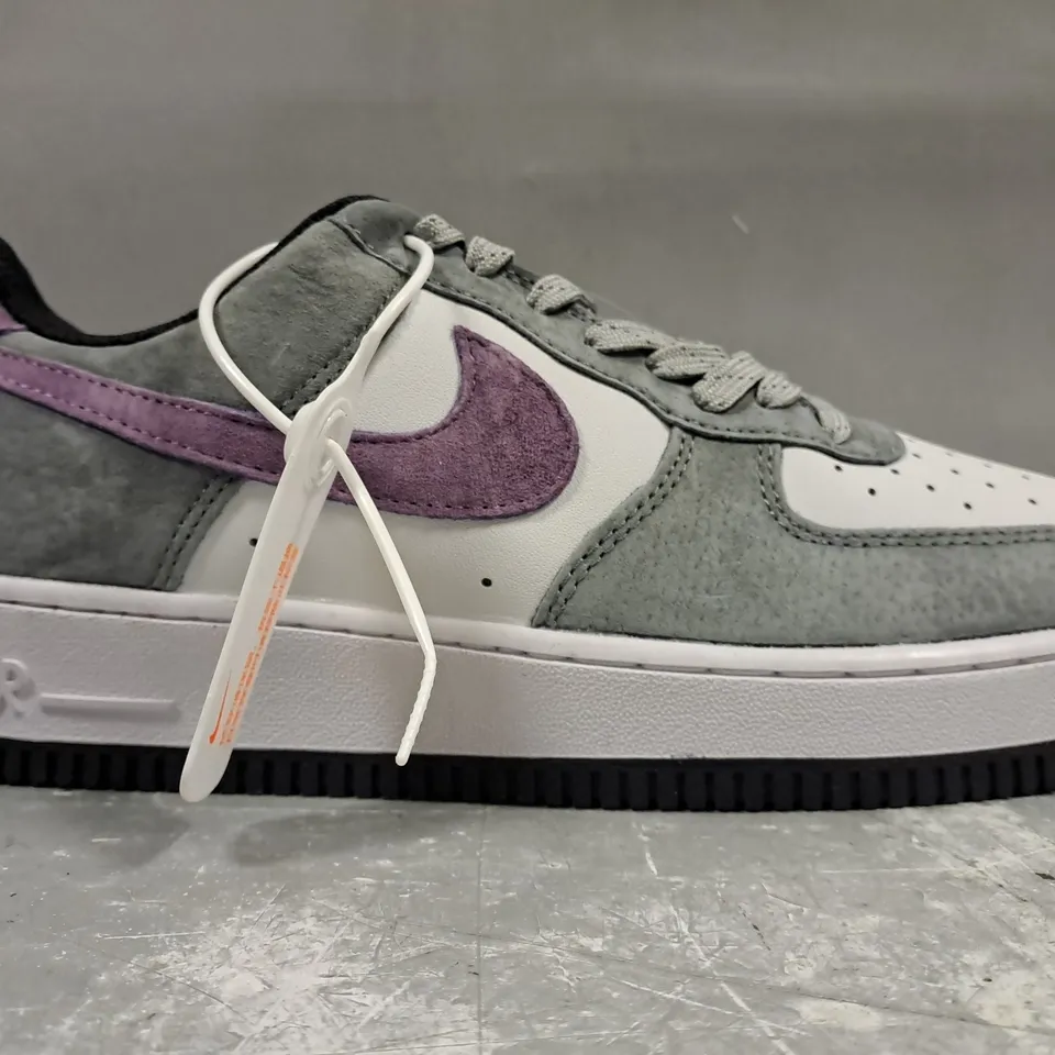 BOXED PAIR OF NIKE AIR FORCE 1 SHOES IN WHITE/GREY/PURPLE UK SIZE 10