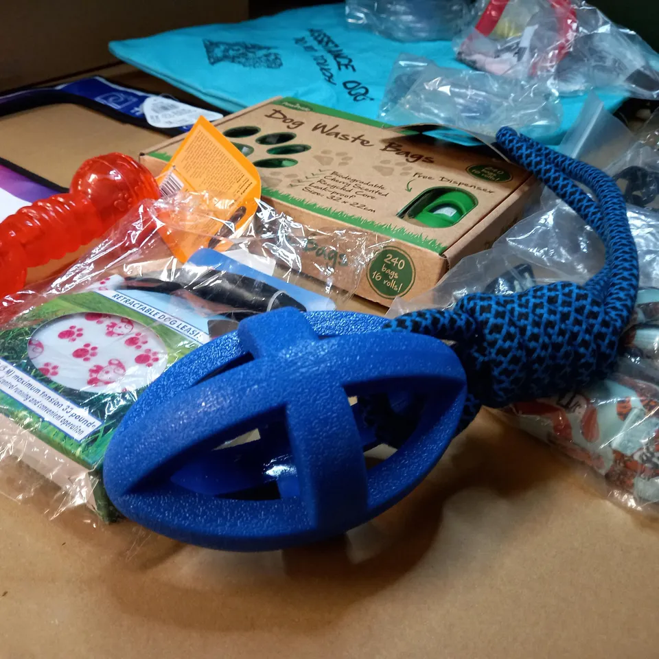 LOT OF APPROX 15 ASSORTED HOUSEHOLD/DOG/MEDICAL ITEMS TO INCLUDE: DOG LEAD, DOG HARNESS, 