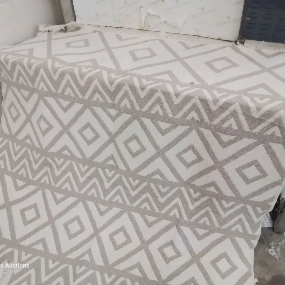 DESIGNER LARAINE COTTON BEIGE GEOMETRIC RUG APPROXIMATELY 160 × 225