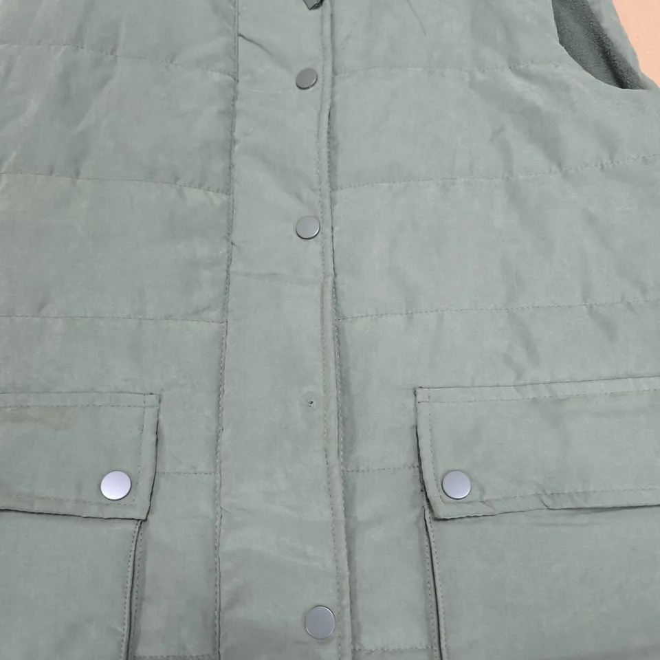 RUTH LANGSFORD HOODED QUILTED VEST – OLIVE GREEN, UK 14 (US 10) 