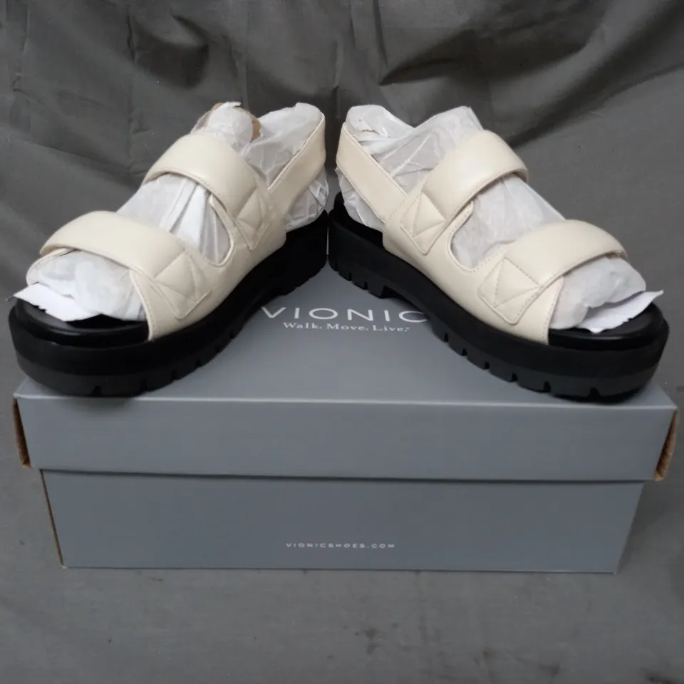 BOXED PAIR OF VIONIC OPEN TOE SANDALS IN CREAM SIZE 5