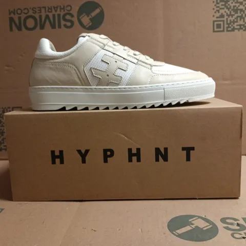 BOXED PAIR OF HYPHNT TRAINERS IN TAN/WHITE SIZE 9