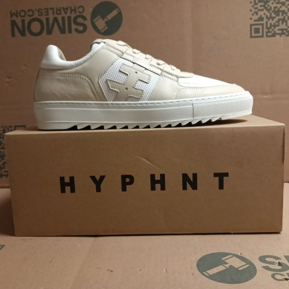 BOXED PAIR OF HYPHNT TRAINERS IN TAN/WHITE SIZE 9