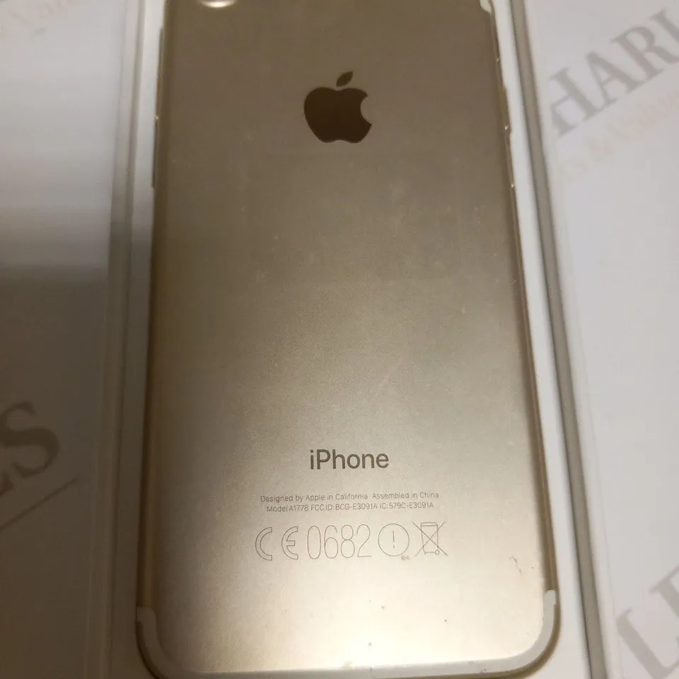 BOXED APPLE IPHONE 7 MOBILE PHONE