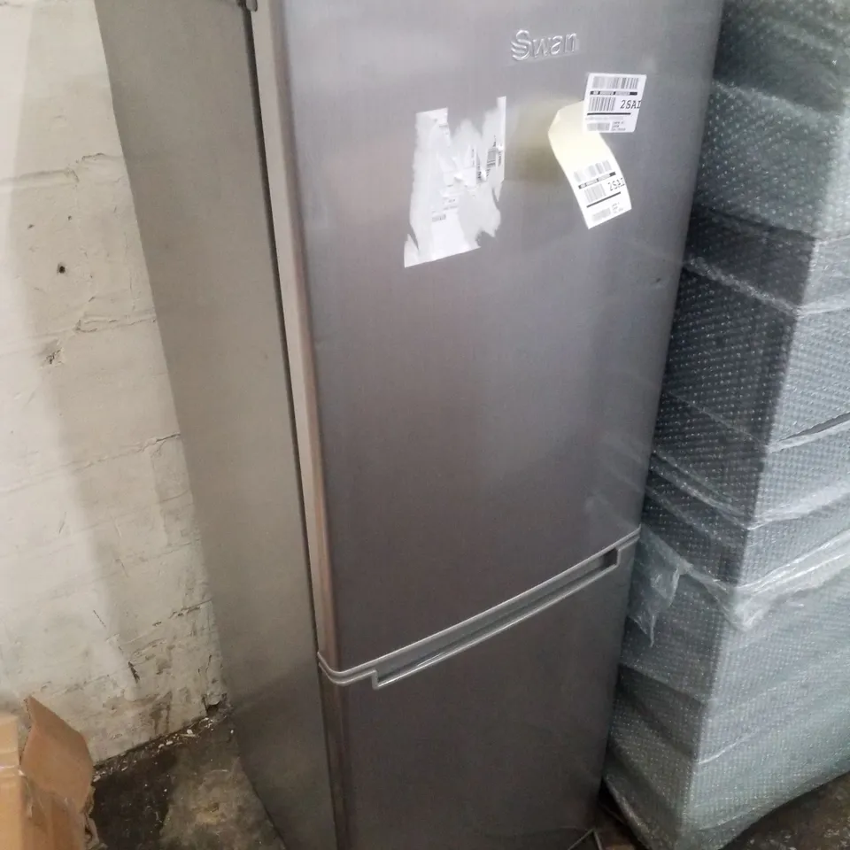 SWAN SR15690S 48CM WIDE, 50/50 SPLIT FRIDGE FREEZER - SILVER