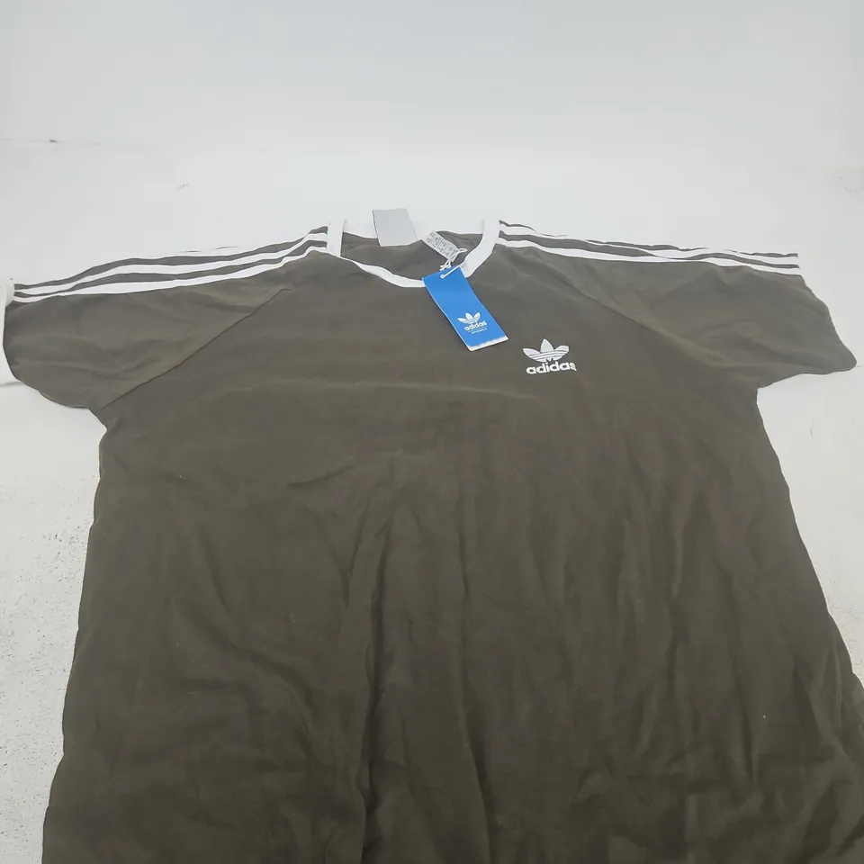 ADIDAS ORIGINALS 3-STRIPES TEE CW1202 – OLIVE GREEN – SIZE XXL