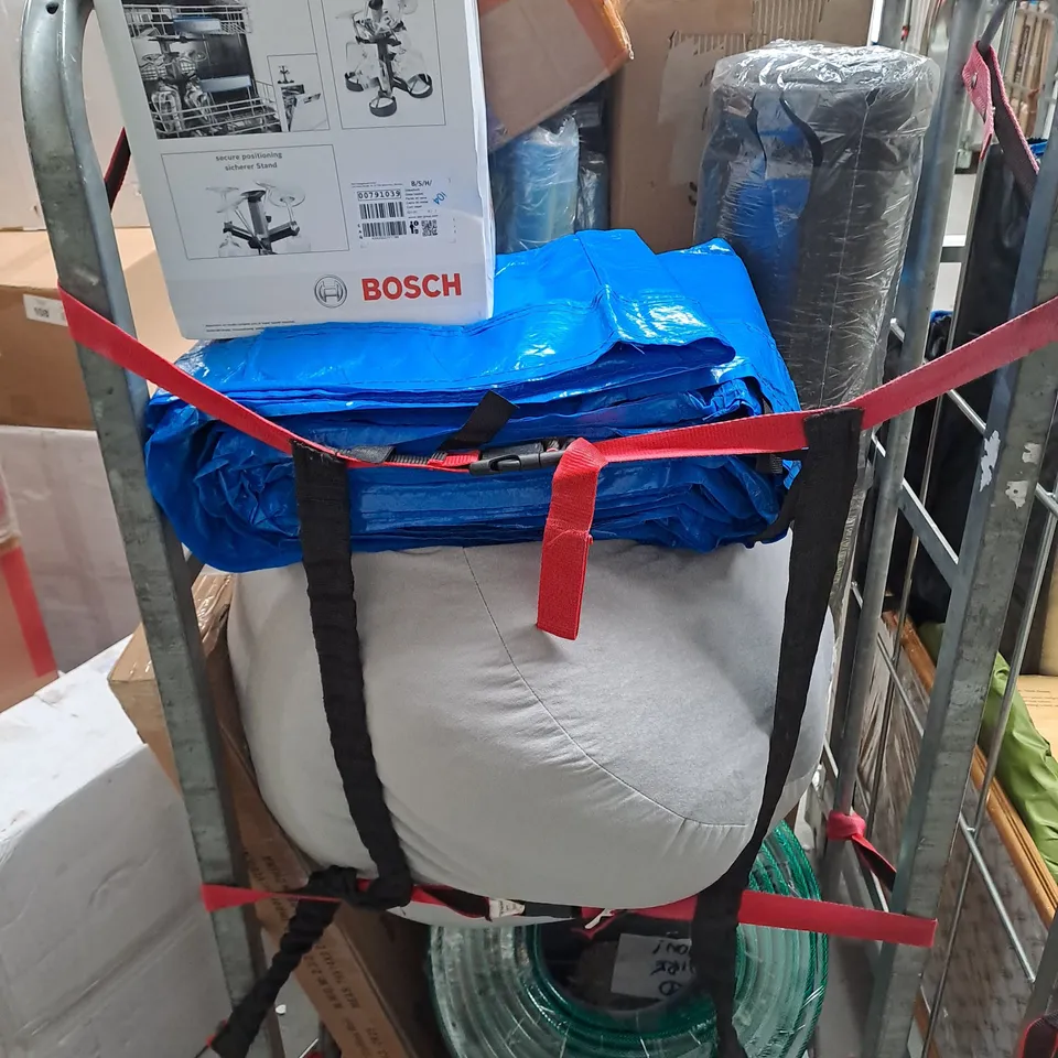 CAGE OF APPROXIMATELY 12 ASSORTED HOUSEHOLD ITEMS TO INCLUDE - CLOTHES RAIL - MAT - GLASS SECURE TRAY - COLLECTION ONLY