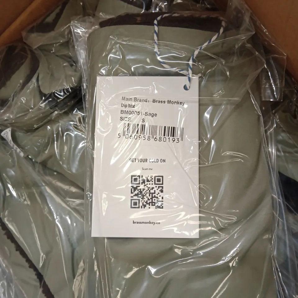 BOX OF APPROXIMATELY 30 x BRAND NEW BRASS MONKEY DIP MATS - SAGE // SIZE: S