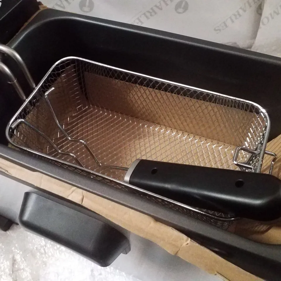 BOXED MORPHY RICHARDS FILTER PRO STAINLESS STEEL 3L DEEP FAT FRYER