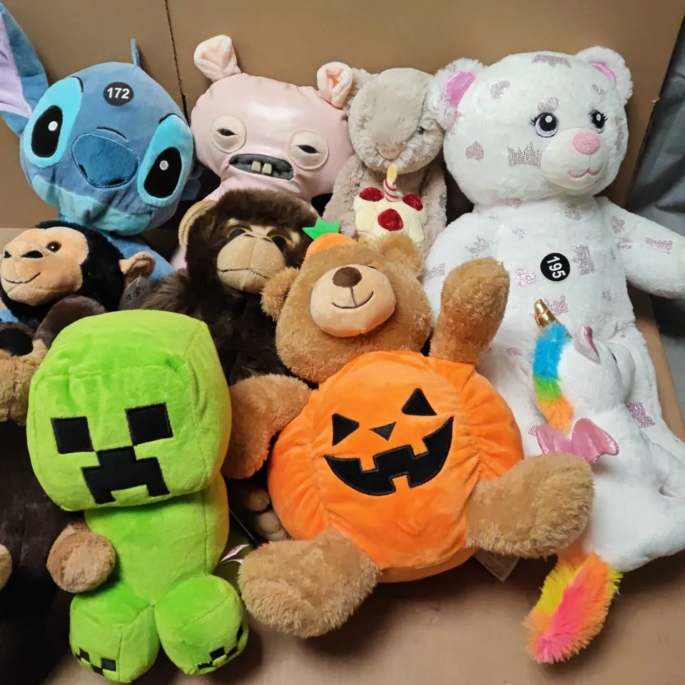 LOT OF APPROXIMATELY 30 ASSORTED PLUSHIES TO INCLUDE MINECRAFT CREEPER, MONKEY AND TY BEANIES