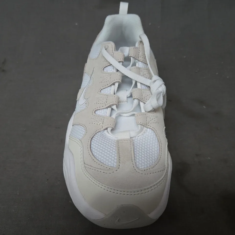 BOXED PAIR OF NIKE TECH HERA TRAINERS IN WHITE UK SIZE 7