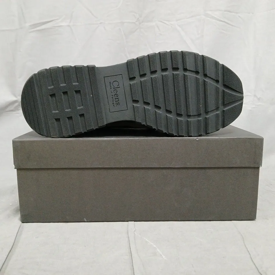 BOXED PAIR OF CLEENS ESSENTIAL RUNNER EVO TRAINERS IN OBSIDIAN SIZE UK 11