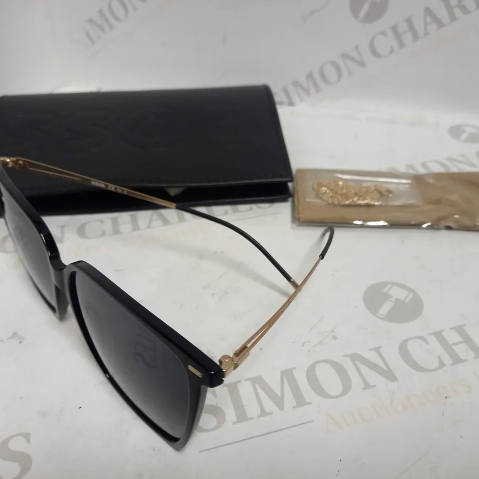 BOSS SQUARE SUNGLASSES WITH CHAIN RRP £165