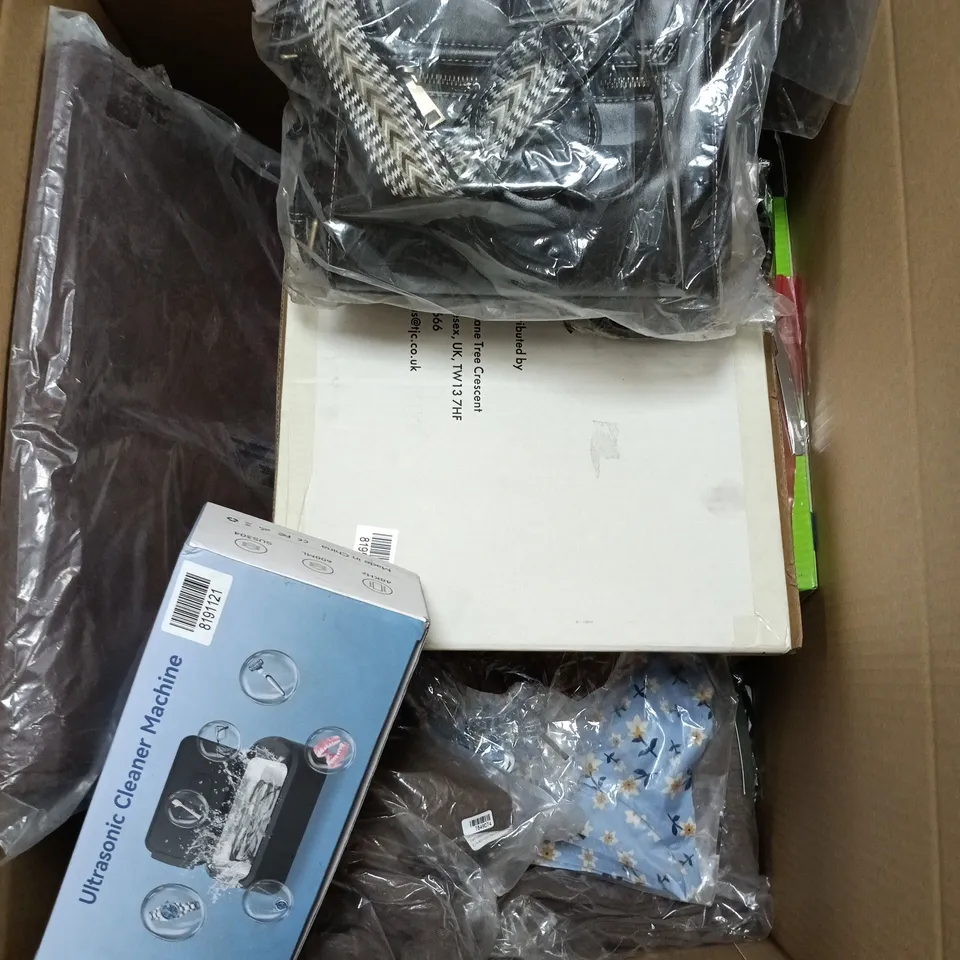 BOX OF APPROXIMATELY 20 ASSORTED ITEMS TO INCLUDE HANDBAG, ULTRASONIC CLEANER, PURSE ETC