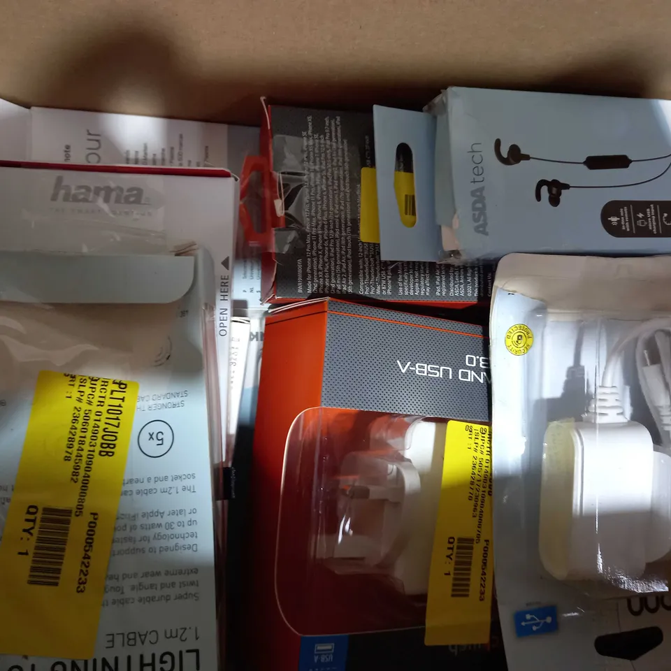 LOT OF APPROXIMATELY 15 ASSORTED HOUSEHOLD ITEMS TO INCLUDE BLACKWEB SYNC AND CHARGE CABLE, MIXX MICRO TO USB CABLE, MIXX CARDIO AIR 5 SPORTS EARPHONES, ETC