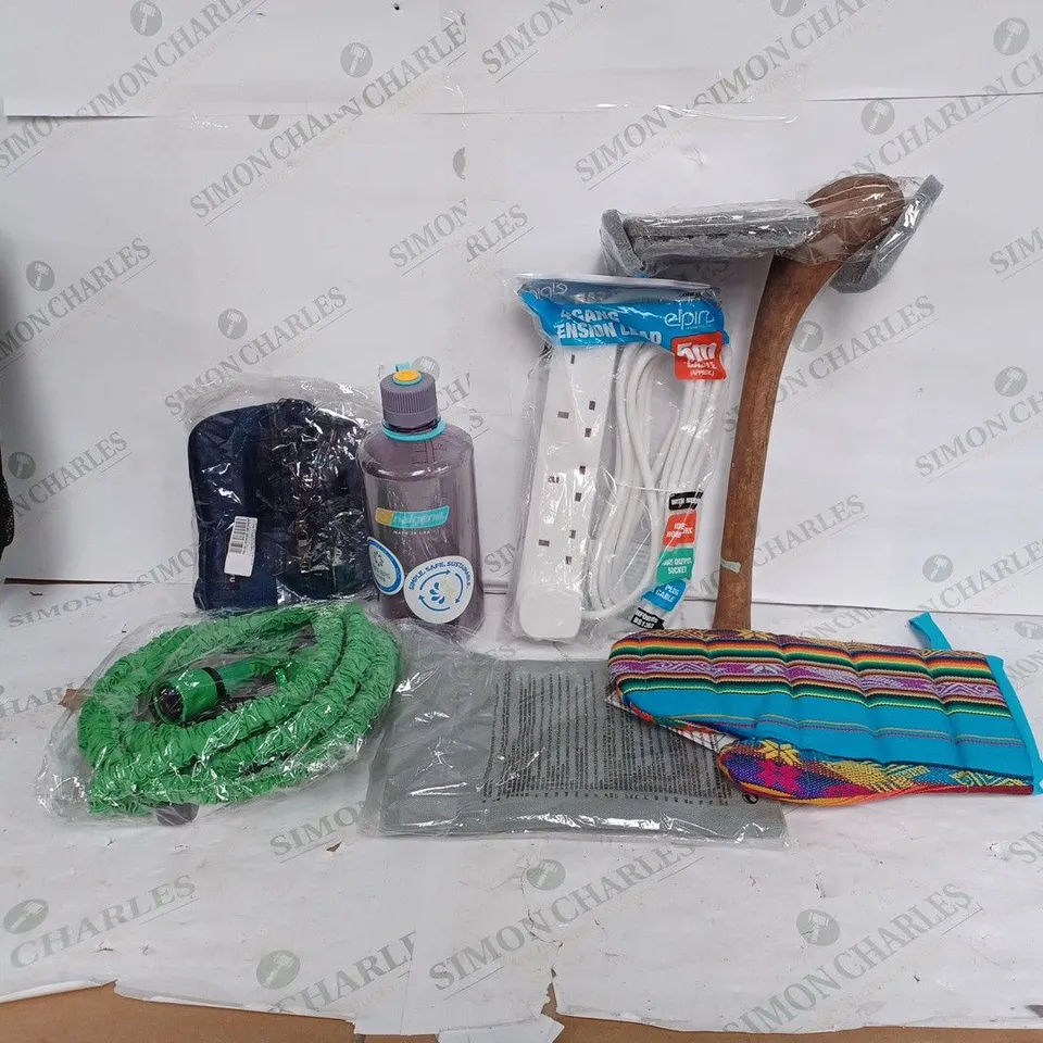 BOX TO CONTAIN APPROX 15 X ASSORTED HOUSEHOLD PRODUCTS, INCLUDES GARDEN HOSE, EXTENSION LEAD, OVER GLOVE ETC 
